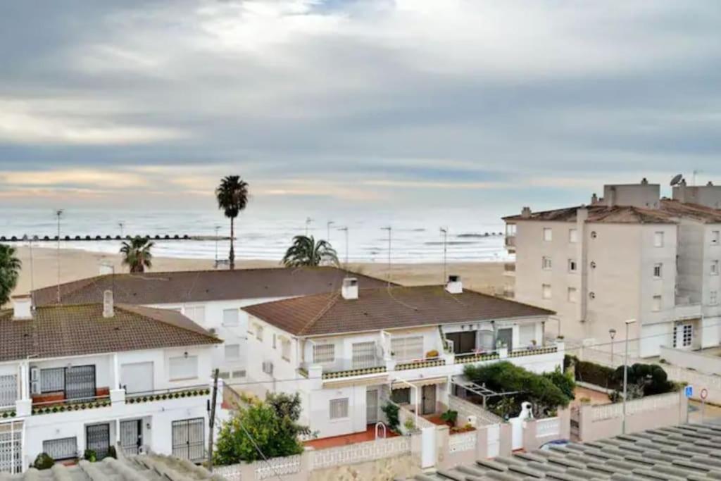 Nice Beachside 2-Bd Apt Near Barcelona 커닛 외부 사진