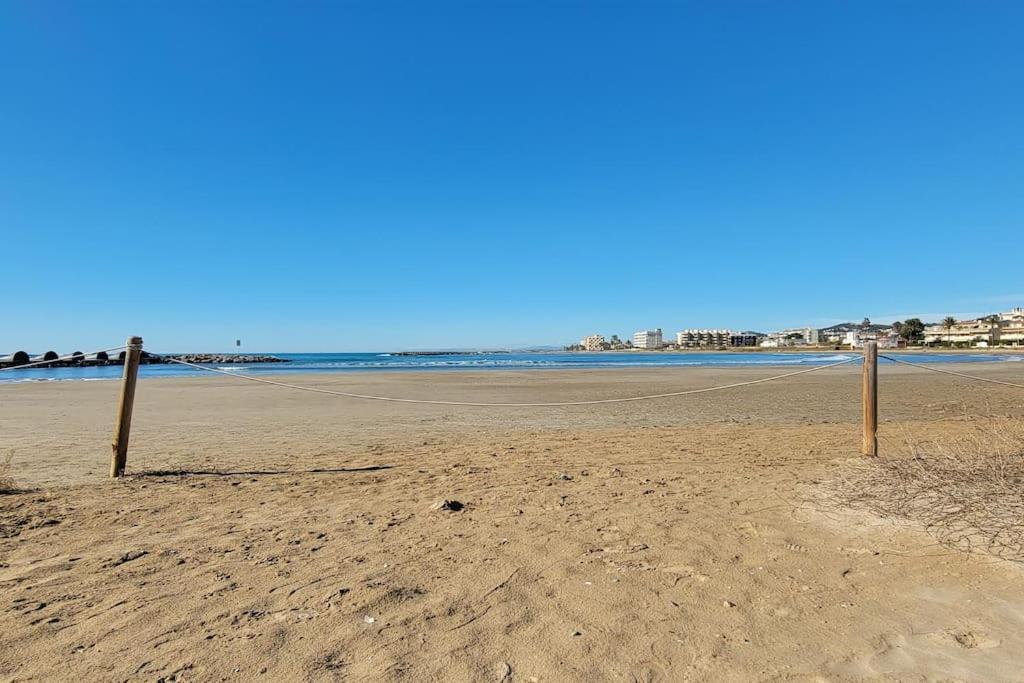 Nice Beachside 2-Bd Apt Near Barcelona 커닛 외부 사진